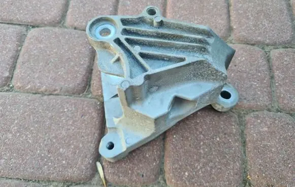 Opel Insignia B Gearbox mount 84093828