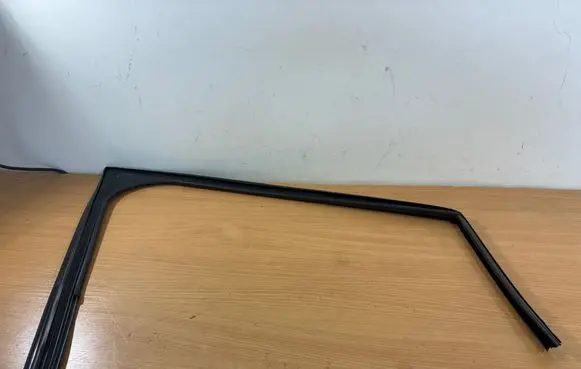 Peugeot 3008 I Rubber seal front coupe door window 9682925780