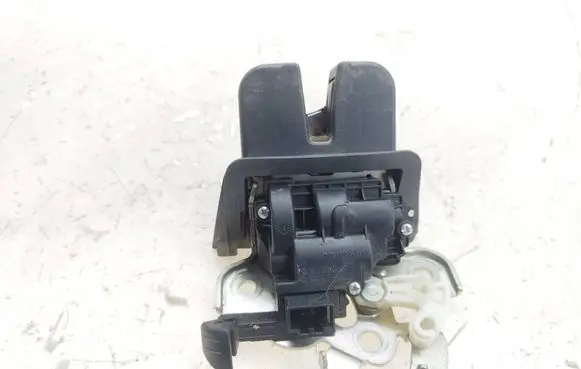 Tailgate/trunk/boot lock/catch/latch