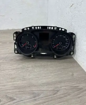 Volkswagen Golf VII Speedometer (instrument cluster) 5G0920860A