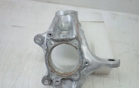 Hyundai i30 Front wheel hub spindle knuckle
