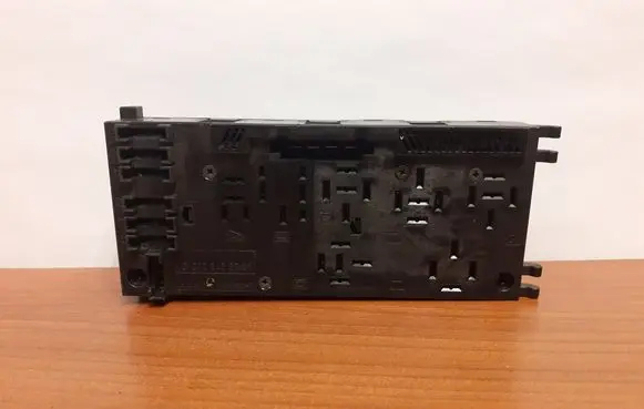 Mercedes-Benz E W210 Fuse box set A0025452701 28534606