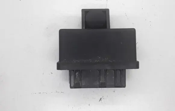Peugeot 308 Fuel pump relay 240107