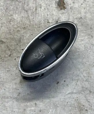 Mercedes-Benz E W211 Tailgate opening switch A2118211151