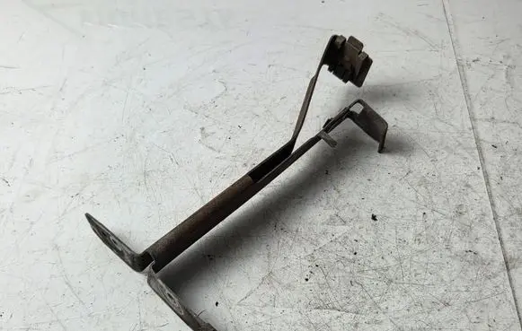 Mercedes-Benz E W212 Front bumper mounting bracket A2045241311