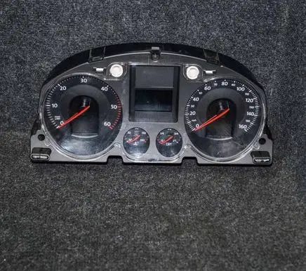Volkswagen PASSAT B7 USA Speedometer (instrument cluster)