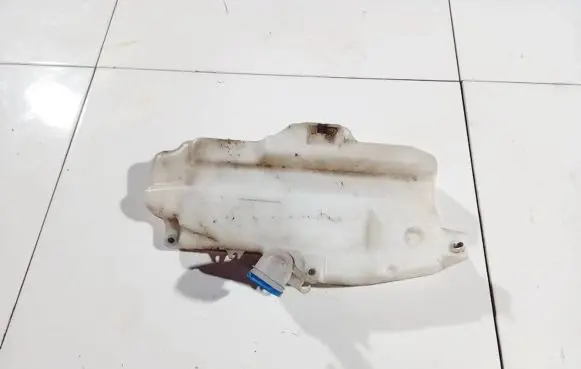 Suzuki Ignis Windshield washer fluid reservoir/tank