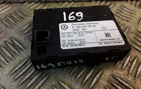 Mercedes-Benz A W169 Gateway control module 1695403945 A1695403945
