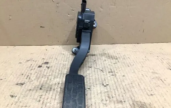 Jaguar XE Accelerator throttle pedal GX739F836AA