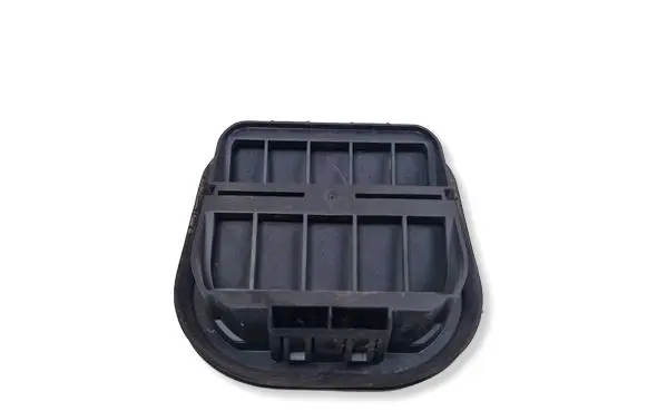 Jeep Compass Quarter panel pressure vent A831