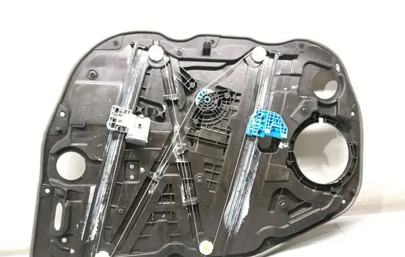 Front window lifting mechanism without motor