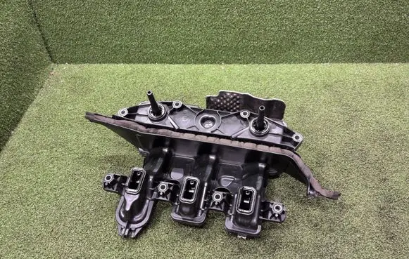 Renault Trafic III (X82) Intake manifold 118302761R PA6GF35 106059
