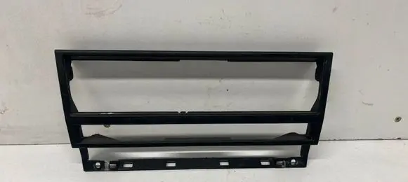 BMW 5 E39 Radio/GPS head unit trim 8247302