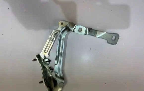 Tesla Model 3 Tailgate/trunk/boot hinge 109282100C