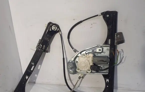 Mercedes-Benz CLC CL203 Front door window regulator with motor A2037203846