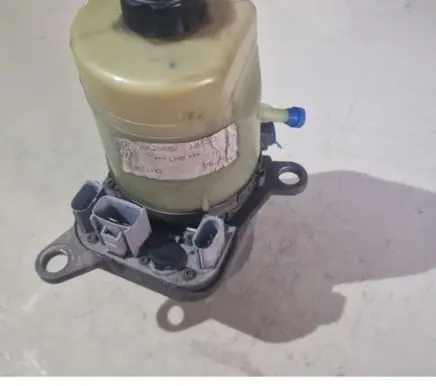 Ford Focus Power steering pump 4M513K514CA