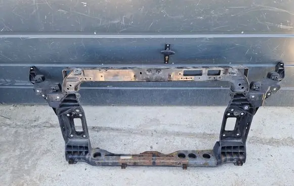Hyundai Tucson TL Radiator support slam panel 64101-d7000