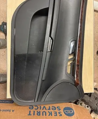 Mercedes-Benz S W221 Front door card panel trim A221720