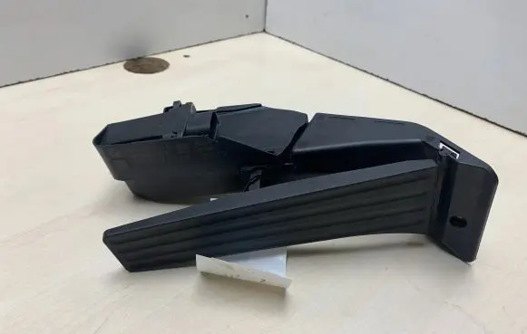 BMW X1 E84 Accelerator throttle pedal 6793743 12037313 6PV00937921