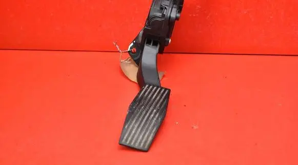 Opel Insignia A Accelerator throttle pedal 13237352