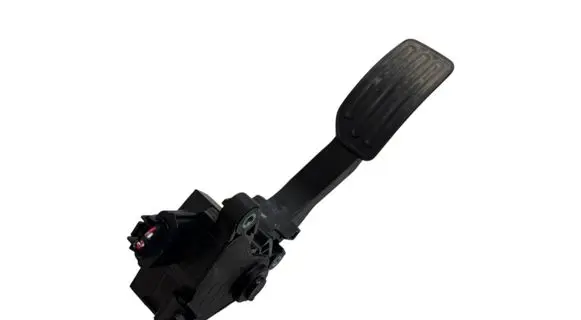 Accelerator throttle pedal