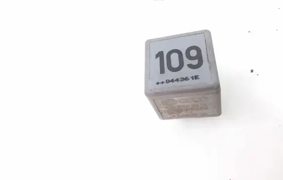 Volkswagen PASSAT B6 Other relay 1J0906381A 109