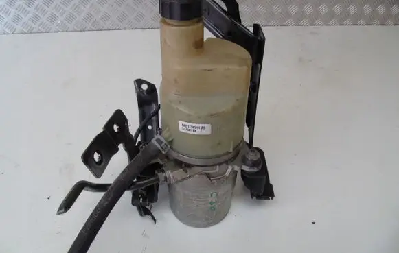 Volvo V50 Power steering pump 5N513K514AE