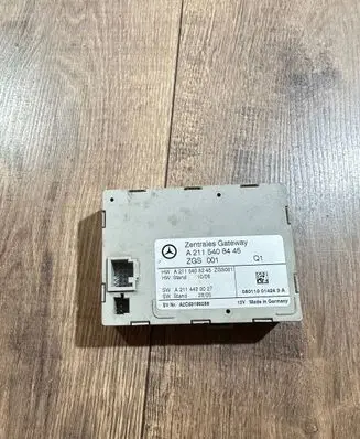 Mercedes-Benz E W211 Gateway control module A2115408445 A2114420027 A2115408245