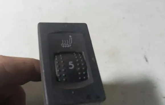 Volkswagen PASSAT B5.5 Seat heating switch 3B0963563