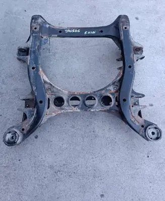 Volkswagen Touareg I Front subframe 7L0407747A