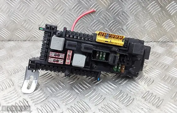 Mercedes-Benz C AMG W204 Fuse module 017187811