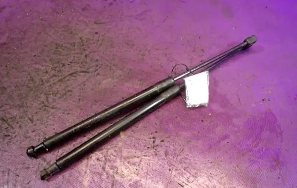Skoda Fabia Mk2 (5J) Tailgate strut 5J6827550B