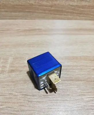 Volkswagen PASSAT B5.5 Other relay 8A0951253