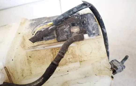 Volvo V70 Windscreen/windshield washer pump