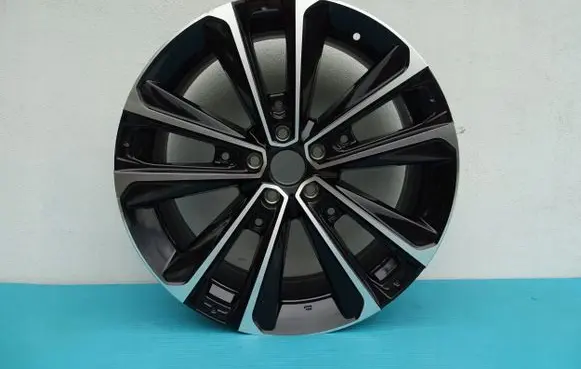 Toyota RAV 4 (XA40) R20 alloy rim 