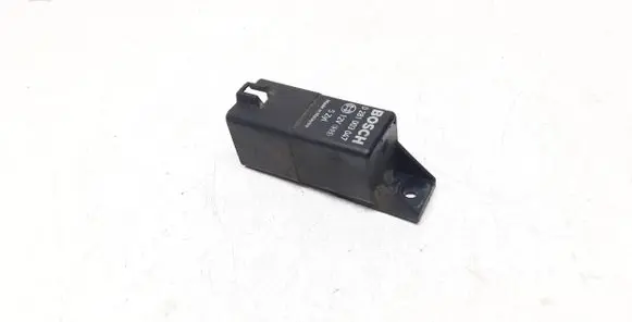 Volvo S60 Glow plug pre-heat relay 30785663 0281003047