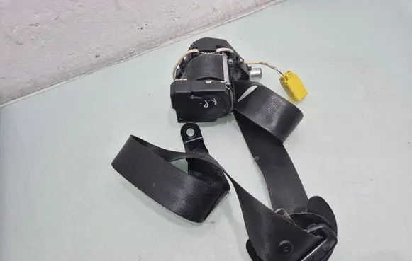 Volkswagen Touran I Front seatbelt 1T1857705B