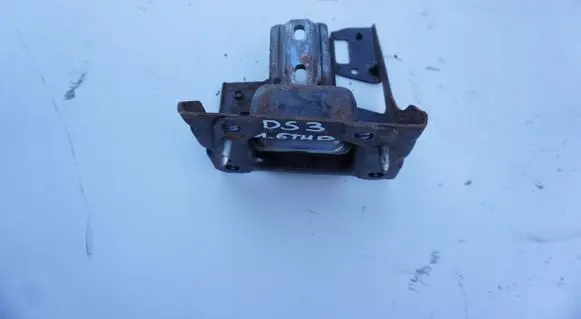 Gearbox mounting bracket