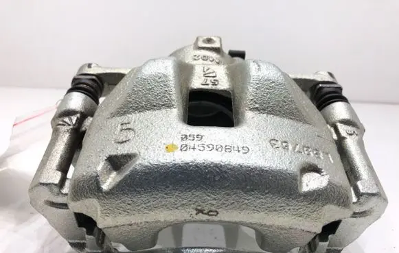 Lexus LBX Front brake caliper L84613