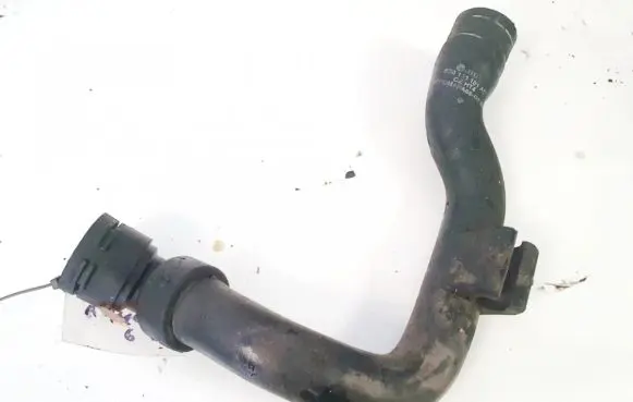 Volkswagen PASSAT B5.5 Engine coolant pipe/hose 8d0121101ad