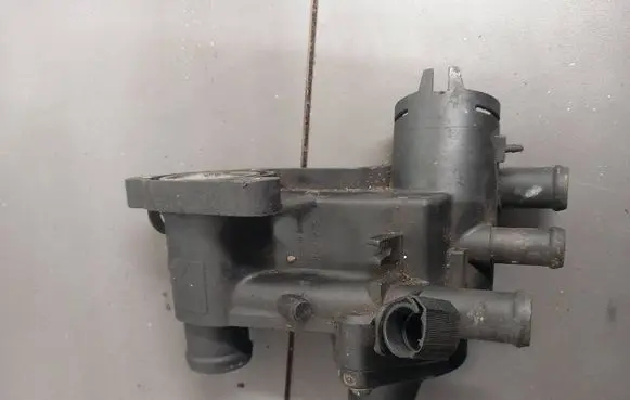 Volkswagen Golf VI Thermostat/thermostat housing 032121111