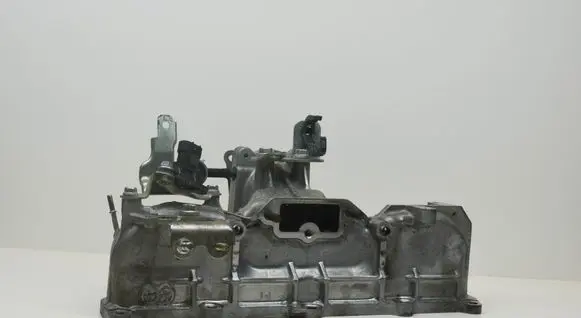 Toyota RAV 4 (XA40) Intake manifold 126310R010