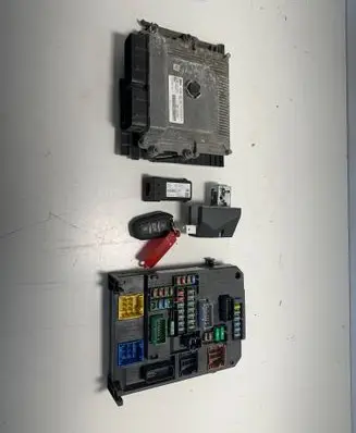 Peugeot 308 Engine ECU kit and lock set 9811824980 142550380 9806687880