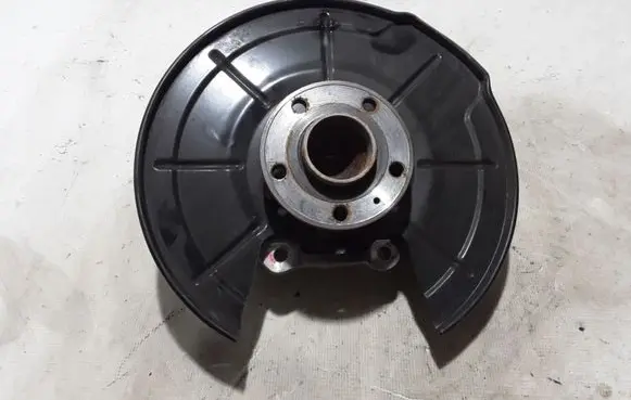 Rear wheel hub