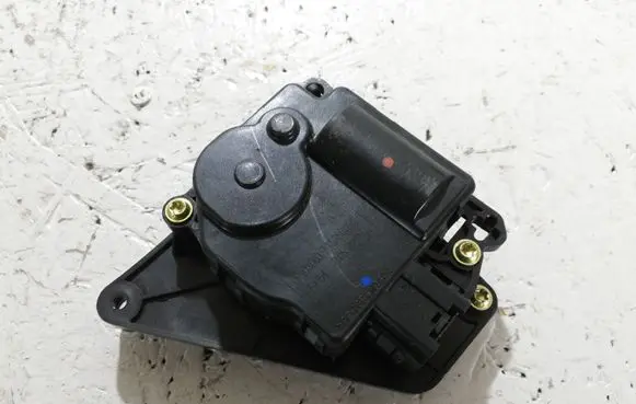 Dodge Challenger Air flap motor/actuator 545250008