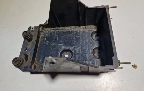 Battery box tray