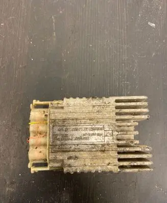 Mercedes-Benz E W210 Fan control module A0275457732 E5001002
