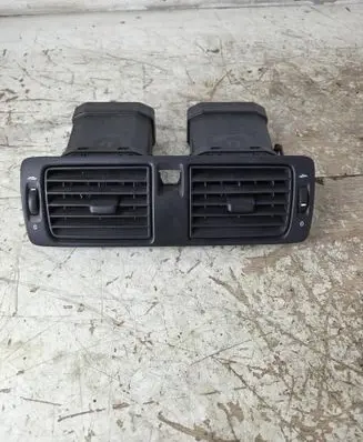 Volvo V50 Dash center air vent grill Y01144