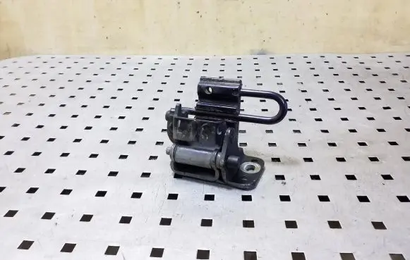 Audi A6 S6 C5 4B Rear door lower hinge 4B0833411B