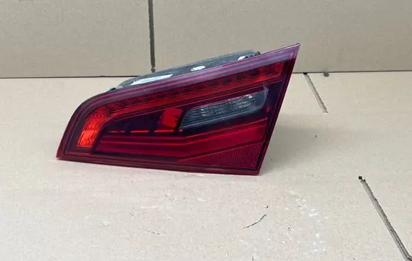 Tailgate rear/tail lights